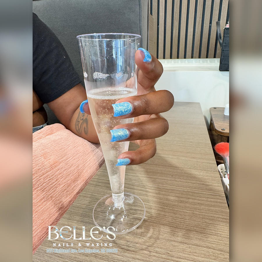 Glossy gel nails